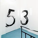 A C-caste לינה וארוחת בוקר 4*