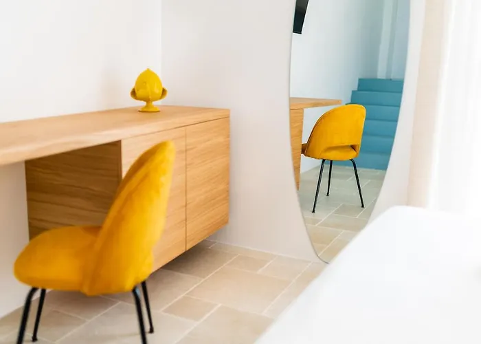 A C-caste מונופולי