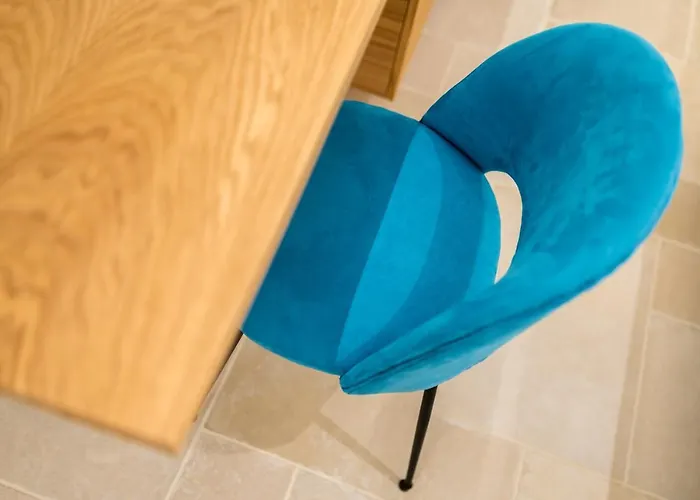 לינה וארוחת בוקר A C-caste 4*